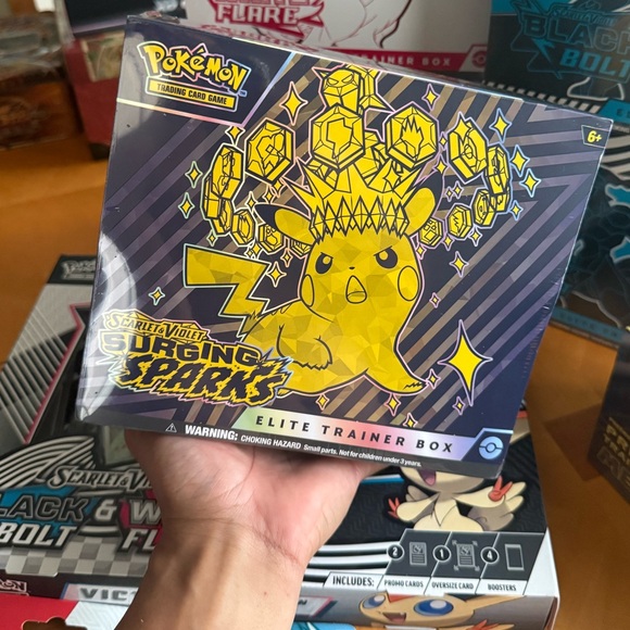 Pokémon Elite Trainer Box S&V Surging Sparks - Picture 1 of 2